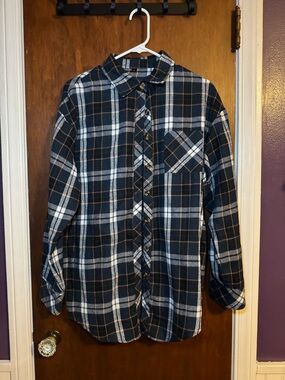 Women’s Oversized Navy Plaid Button-Up Shirt - Classic Flannel